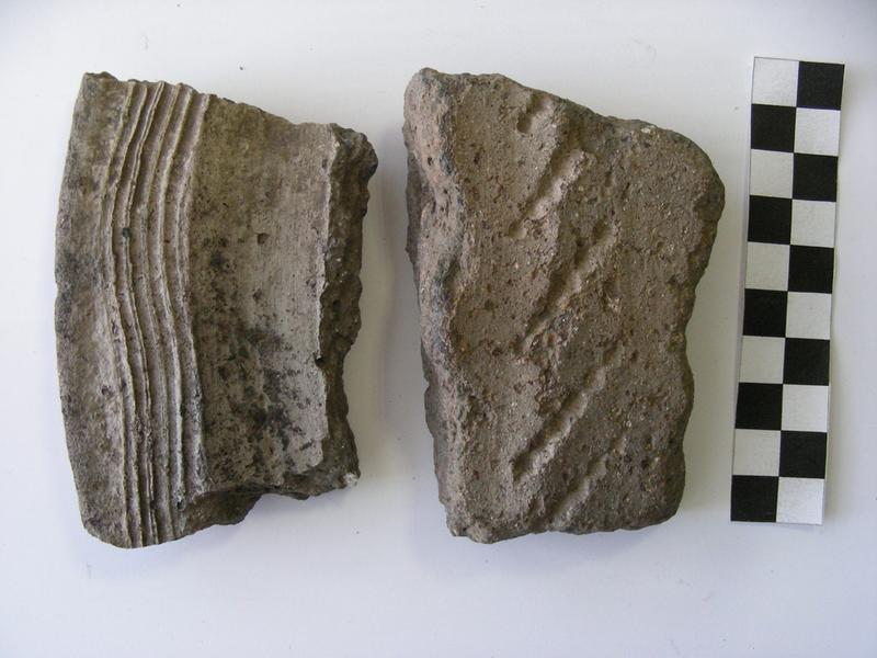 Zdobené zlomky keramiky z 13. století., 800x600, 59.28 KB