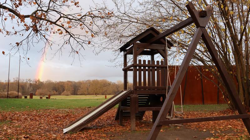 Dětský koutek v přírodě, 800x449, 94.99 KB